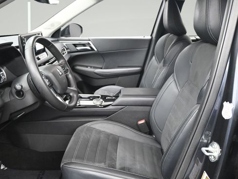 Used 2025 Mitsubishi Outlander SE AWD/4WD image 9
