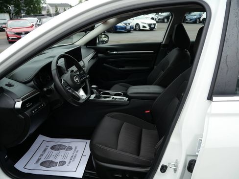 Used 2023 Nissan Altima 2.5 SV w/ SV Premium Package FWD image 10