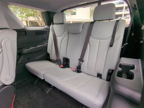 Used 2025 Hyundai Palisade SEL FWD image 16