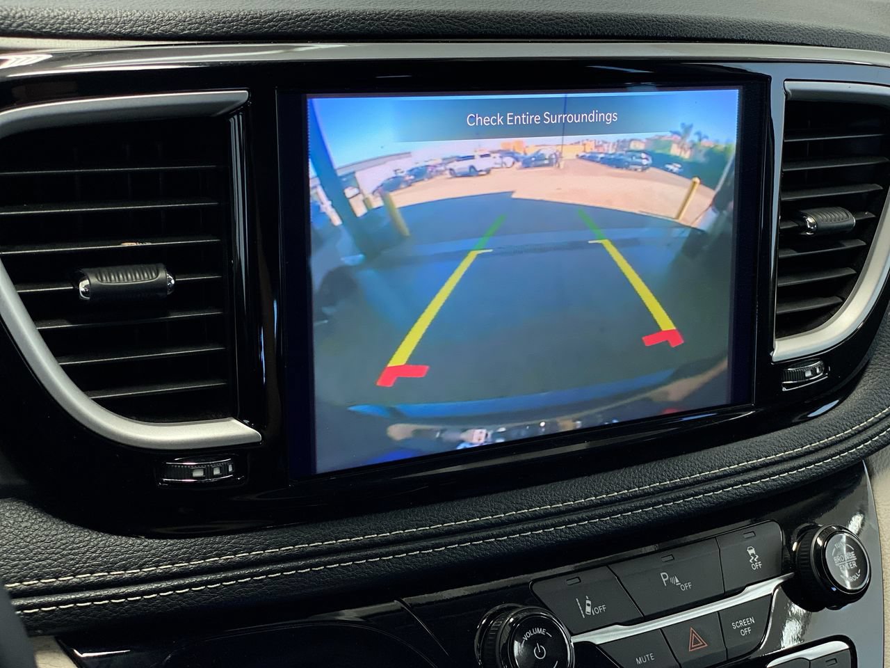 Used 2024 Chrysler Pacifica Limited FWD image 25