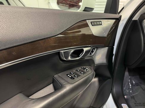 Used 2018 Volvo XC90 T6 Momentum w/ Convenience Package image 48