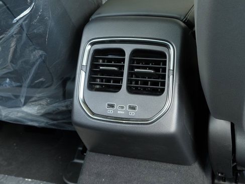 New 2025 VinFast VF 8 Plus image 24