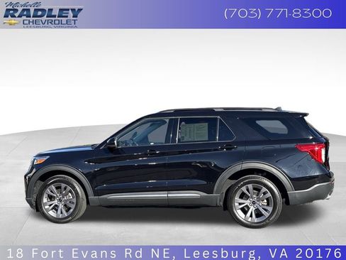Used 2022 Ford Explorer XLT w/ Equipment Group 202A image 2