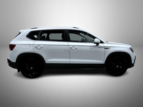 Used 2022 Volkswagen Taos SE w/ Panoramic Sunroof Package AWD/4WD image 4