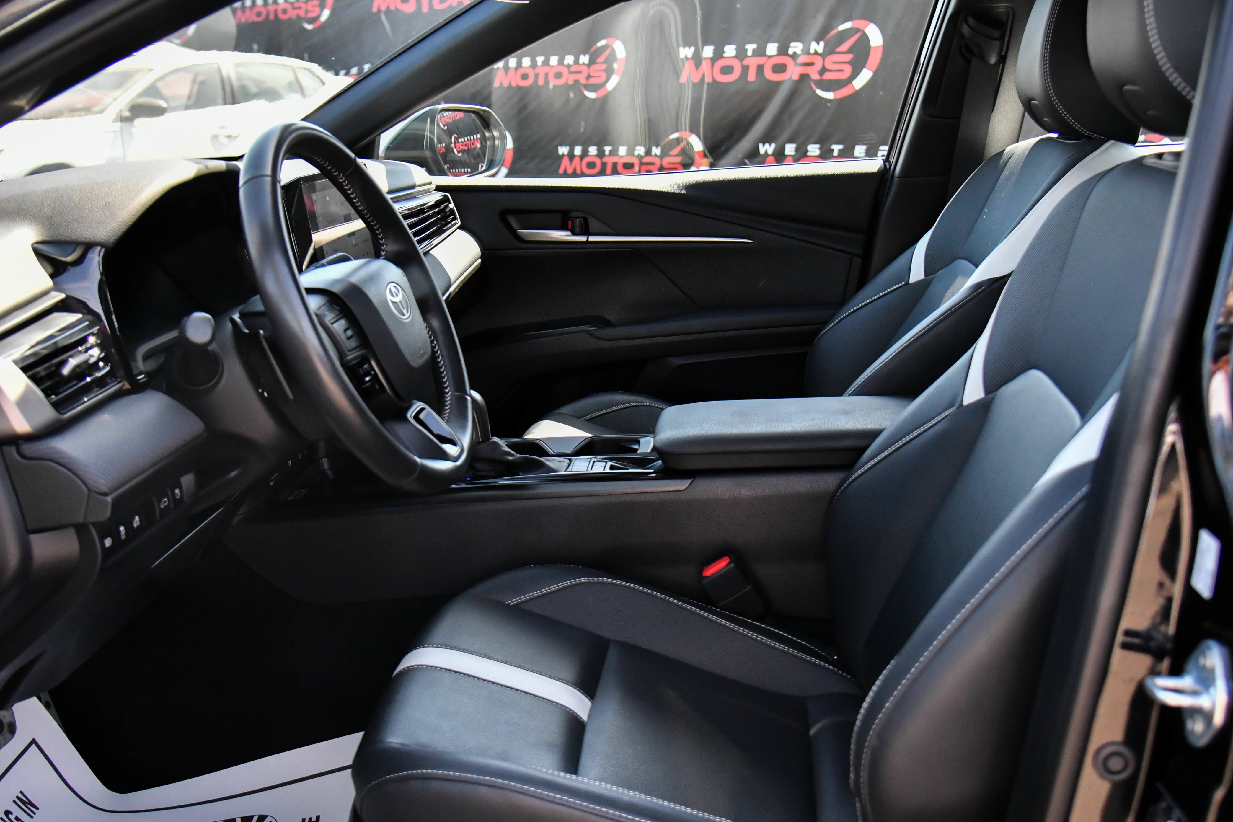 Used 2025 Toyota Camry SE FWD image 18