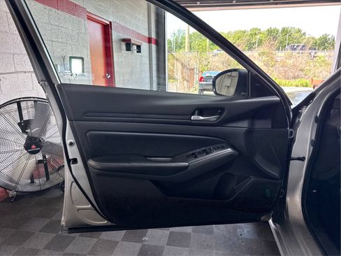 Used 2024 Nissan Altima 2.5 SV FWD image 17