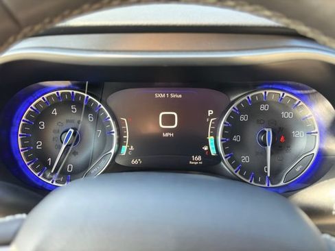 Used 2023 Chrysler Pacifica Touring-L FWD image 9