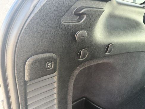 Used 2019 Jeep Grand Cherokee Laredo AWD/4WD image 34