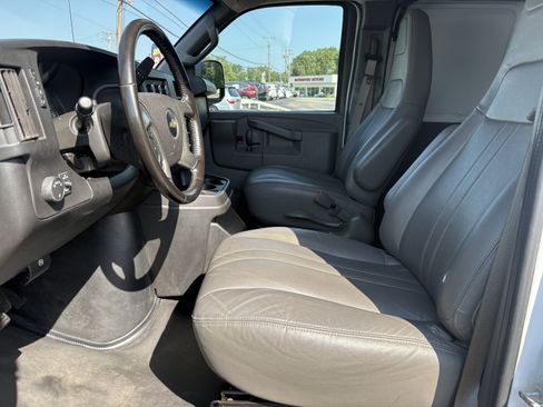Used 2018 Chevrolet Express 2500 w/ Safety Package RWD image 11