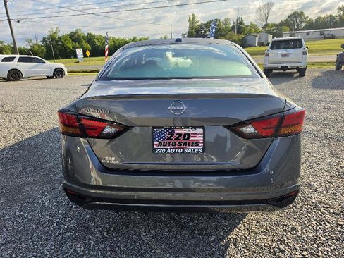 Used 2025 Nissan Altima 2.5 SV FWD image 4