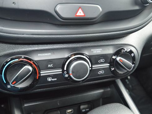 Used 2025 Kia Soul LX image 24