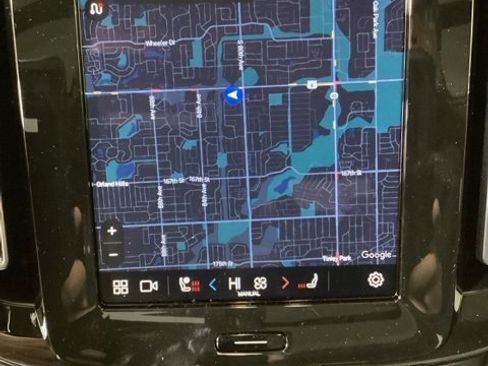 New 2025 Volvo XC40 B5 Ultra w/ Climate Package image 24