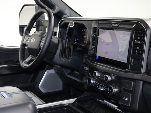 Certified 2025 Ford F350 Platinum image 31