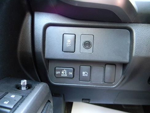 Used 2023 Toyota Tacoma SR5 AWD/4WD image 17