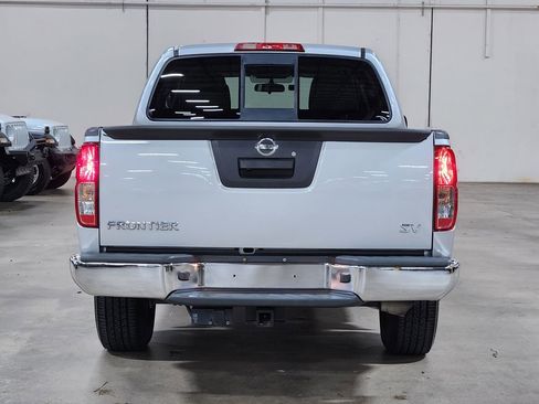 Used 2019 Nissan Frontier SV image 10