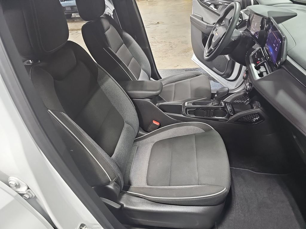 Used 2025 Chevrolet TrailBlazer LT AWD/4WD image 10