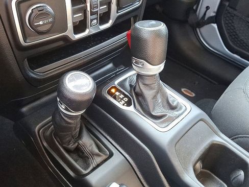 Used 2023 Jeep Wrangler Unlimited w/ Cold Weather Group image 15