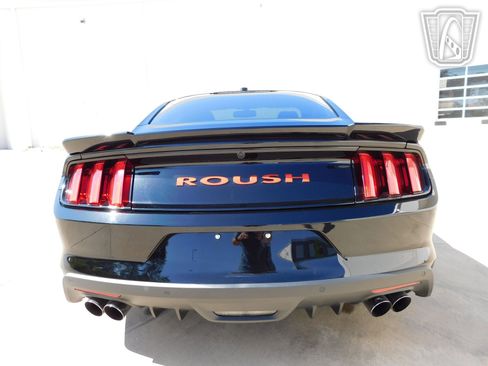 Used 2017 Ford Mustang GT Premium RWD image 22