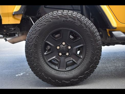 Used 2019 Jeep Wrangler Unlimited Sahara image 42