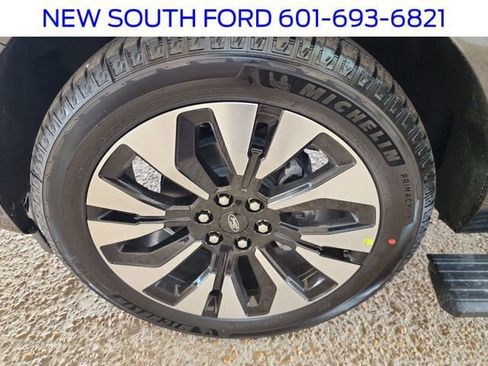 New 2026 Ford Expedition Platinum image 32