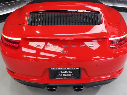 Used 2019 Porsche 911 Carrera w/ Sportdesign Package image 12
