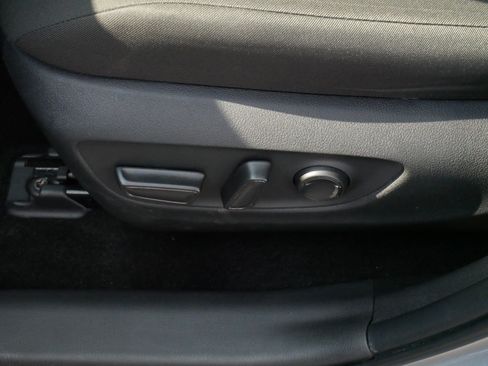 Used 2025 Toyota RAV4 XLE AWD/4WD image 20