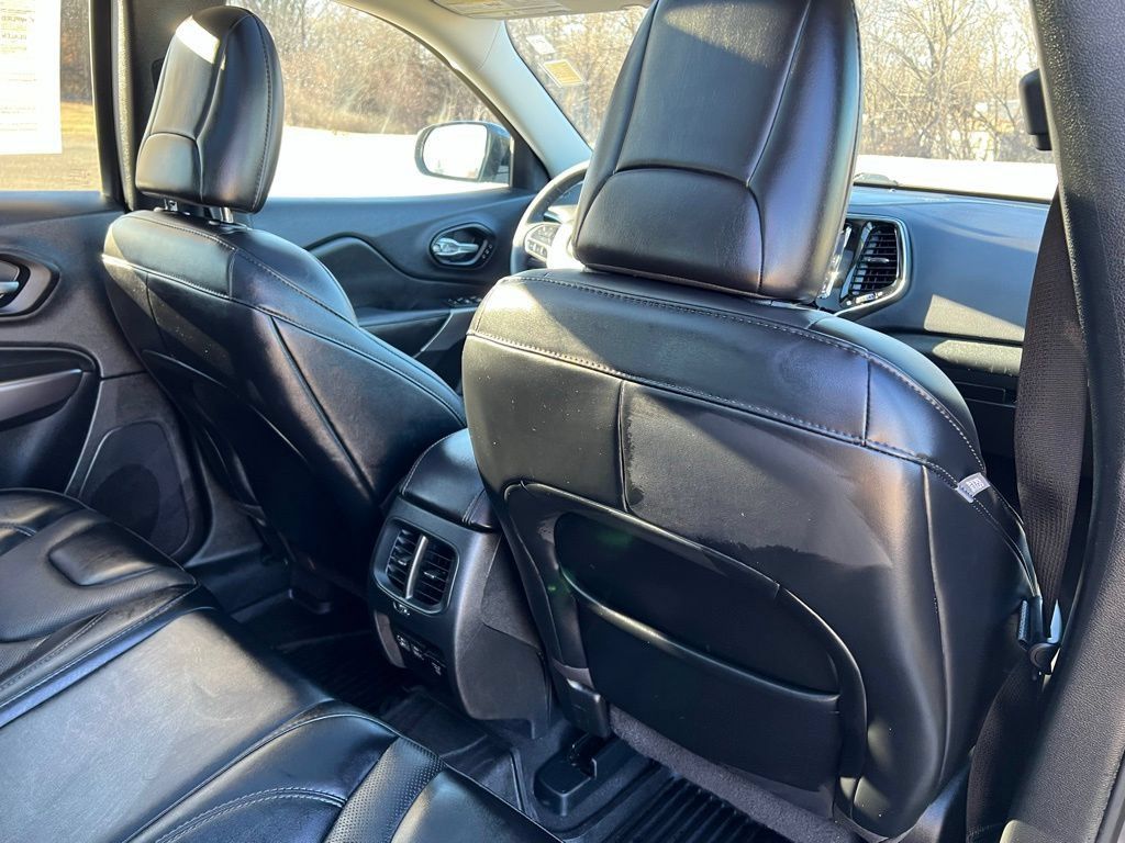 Used 2022 Jeep Cherokee Limited w/ Mopar Interior Package AWD/4WD image 18