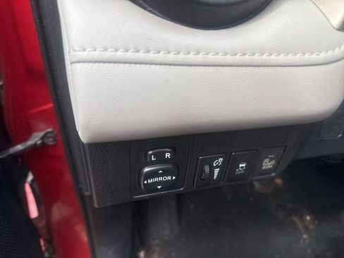 Used 2014 Toyota RAV4 Limited w/ Technology Package FWD image 7