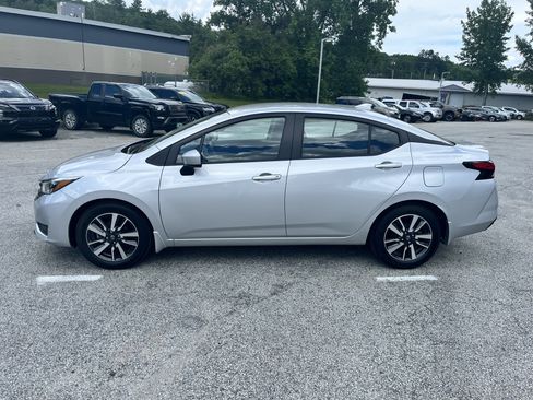 Used 2025 Nissan Versa SV w/ Trunk Package FWD image 3