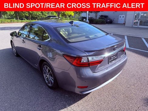 Used 2018 Lexus ES 300h w/ Luxury Package FWD image 5