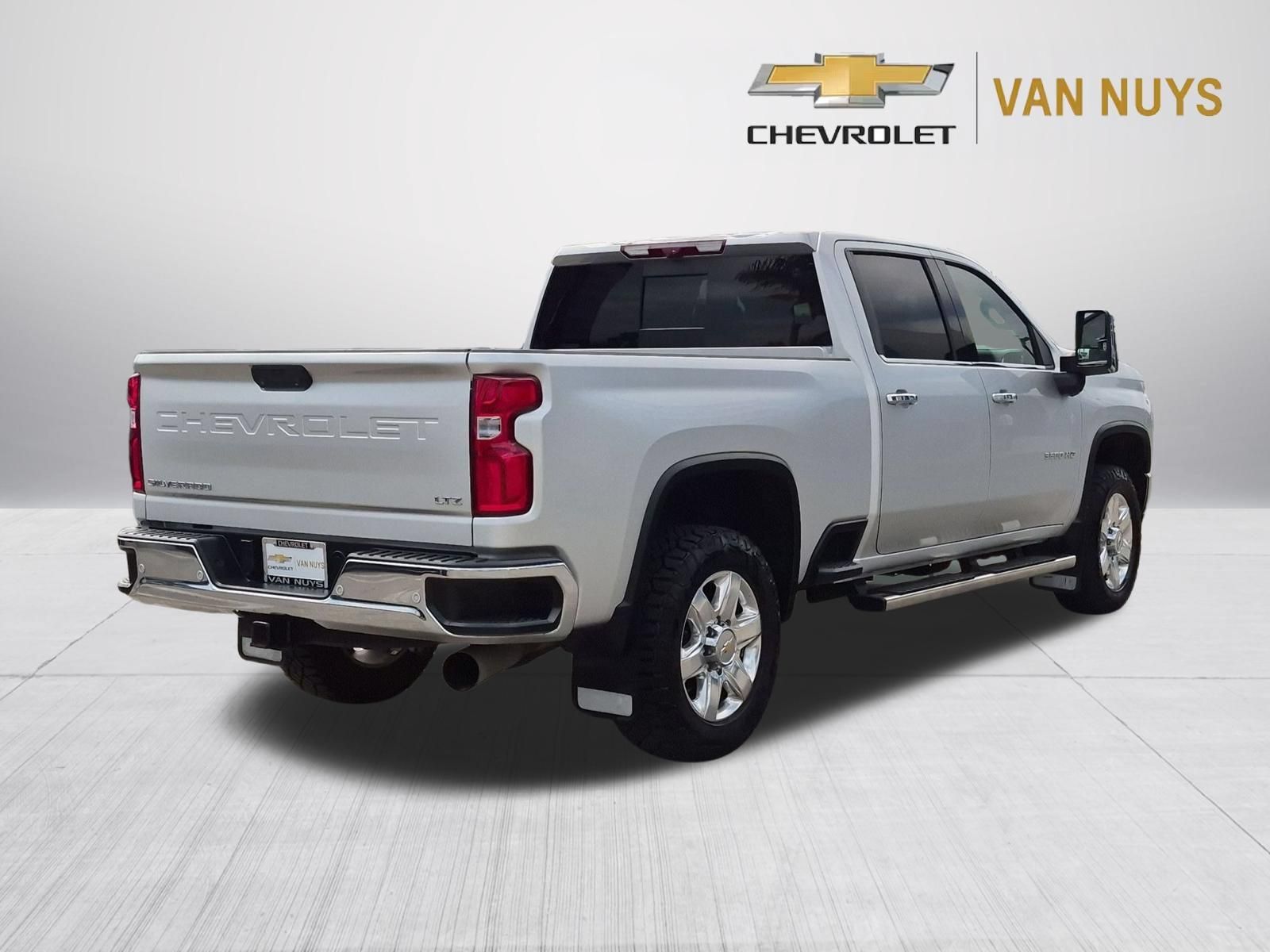 Used 2023 Chevrolet Silverado 3500 LTZ w/ LTZ Plus Package AWD/4WD image 5