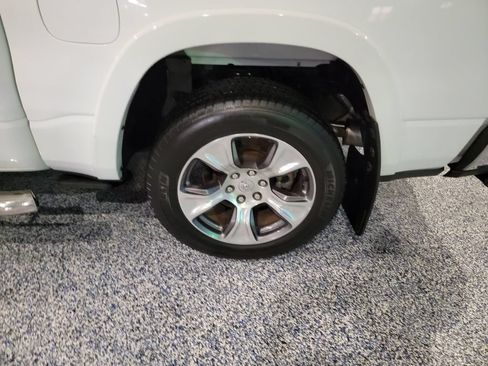 Used 2020 RAM 1500 Laramie AWD/4WD image 14