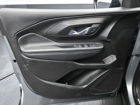 Used 2024 GMC Terrain SLE image 28