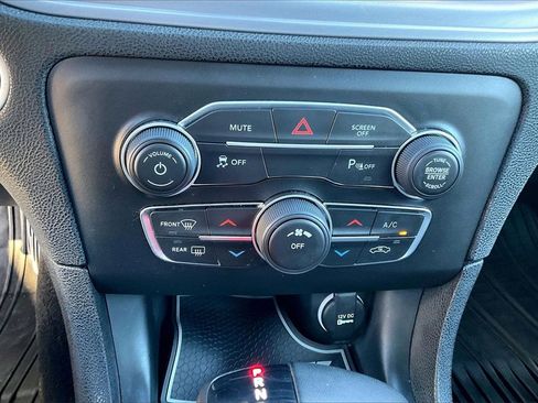 Used 2023 Dodge Charger SXT w/ Blacktop Package image 33