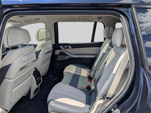 Used 2023 BMW X7 M60i image 16