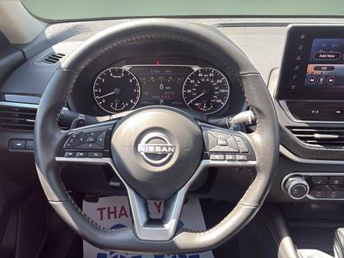 Used 2024 Nissan Altima 2.5 SR w/ SR Premium Package FWD image 9