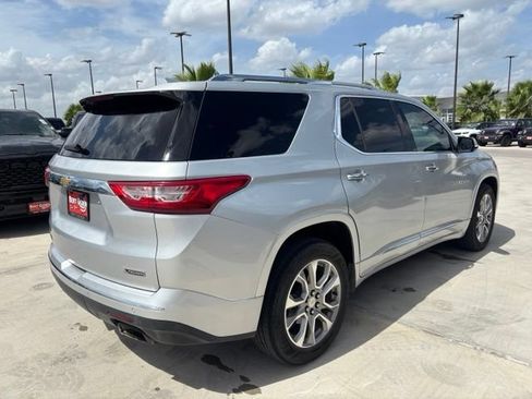 Used 2018 Chevrolet Traverse Premier w/ Driver Confidence II Package FWD image 5