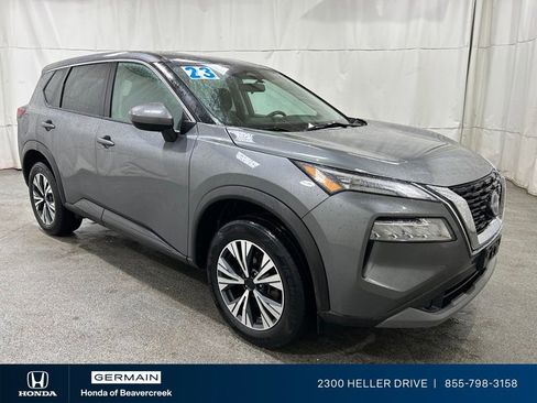 Used 2023 Nissan Rogue SV image 2