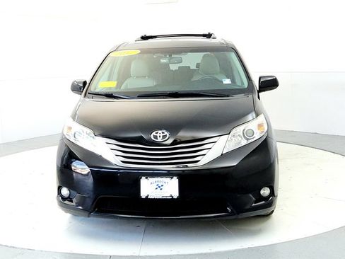Certified 2017 Toyota Sienna XLE Premium AWD/4WD image 8