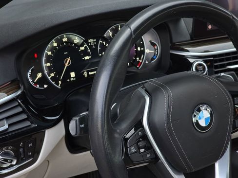 Used 2019 BMW 530i w/ Convenience Package RWD image 29