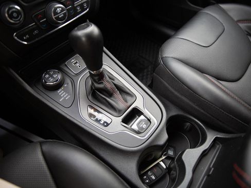 Used 2022 Jeep Cherokee Trailhawk w/ Premium Leather Package image 17