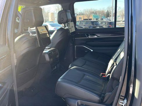 Used 2023 Jeep Wagoneer L 4WD w/ Premium Group I image 29