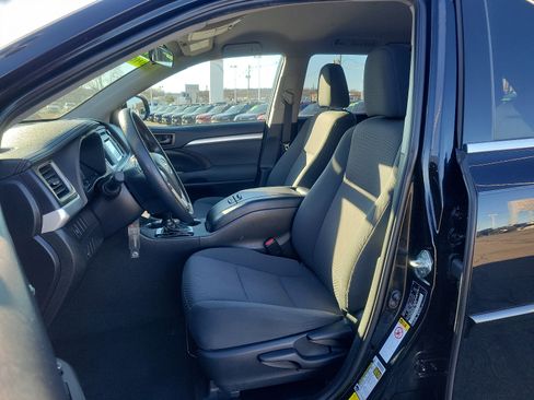 Used 2019 Toyota Highlander LE w/ Protection Package #3 image 13