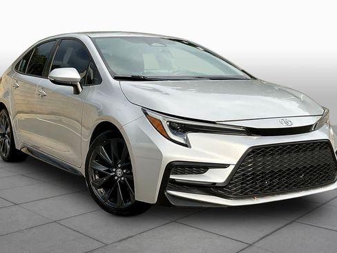 Used 2023 Toyota Corolla SE FWD image 3