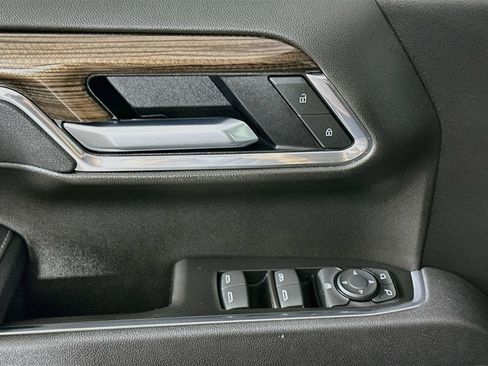 Used 2025 Chevrolet Silverado 1500 LT Trail Boss w/ LT Trail Boss Premium Package AWD/4WD image 18