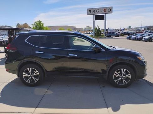 Used 2019 Nissan Rogue SV w/ Premium Package image 4