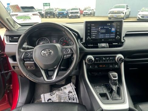Used 2021 Toyota RAV4 XLE Premium image 20
