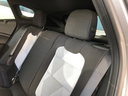Used 2024 Chevrolet Trax RS w/ Sunroof Package FWD image 13