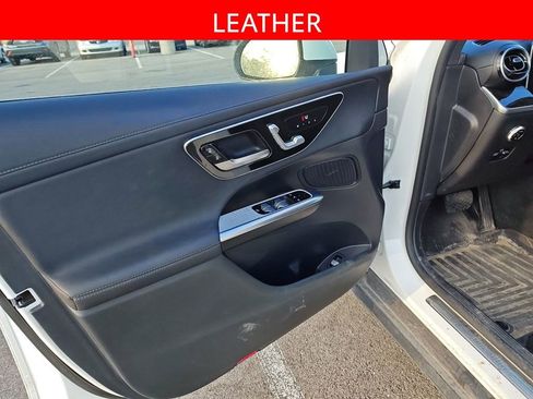 Used 2024 Mercedes-Benz GLC 300 4MATIC image 5