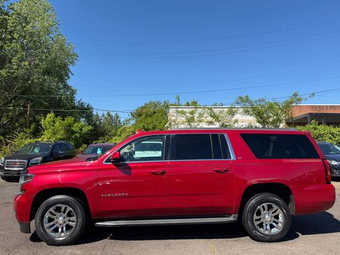 Used 2015 Chevrolet Suburban LT w/ Luxury Package AWD/4WD image 8